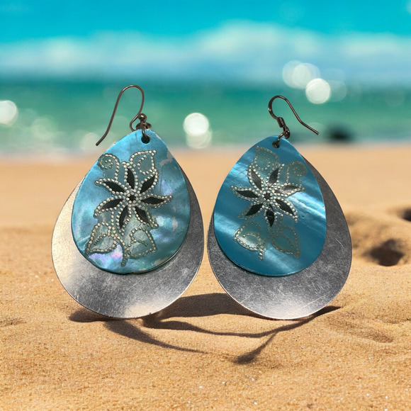 Vintage Y2K Modernist Dangle Floral Etched Blue MOP Shell Earrings Pierced Beach - Picture 1 of 5